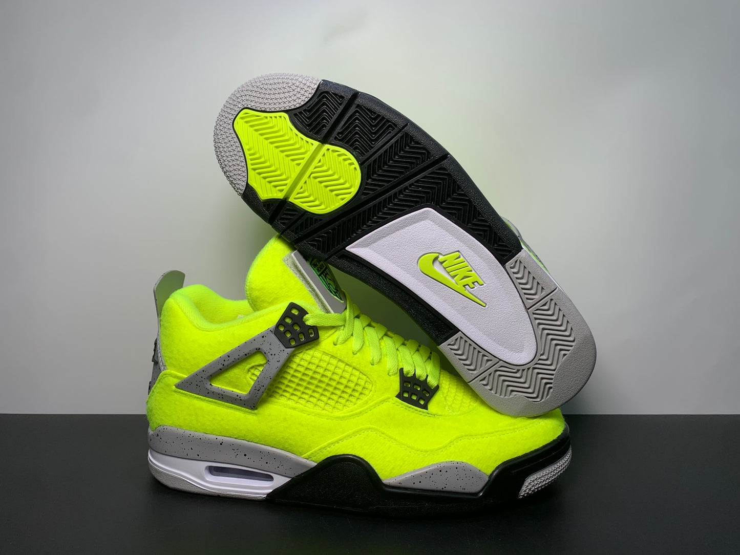 Air Jordan 4 Retro “Let’s Play Tennis” DV6773 700