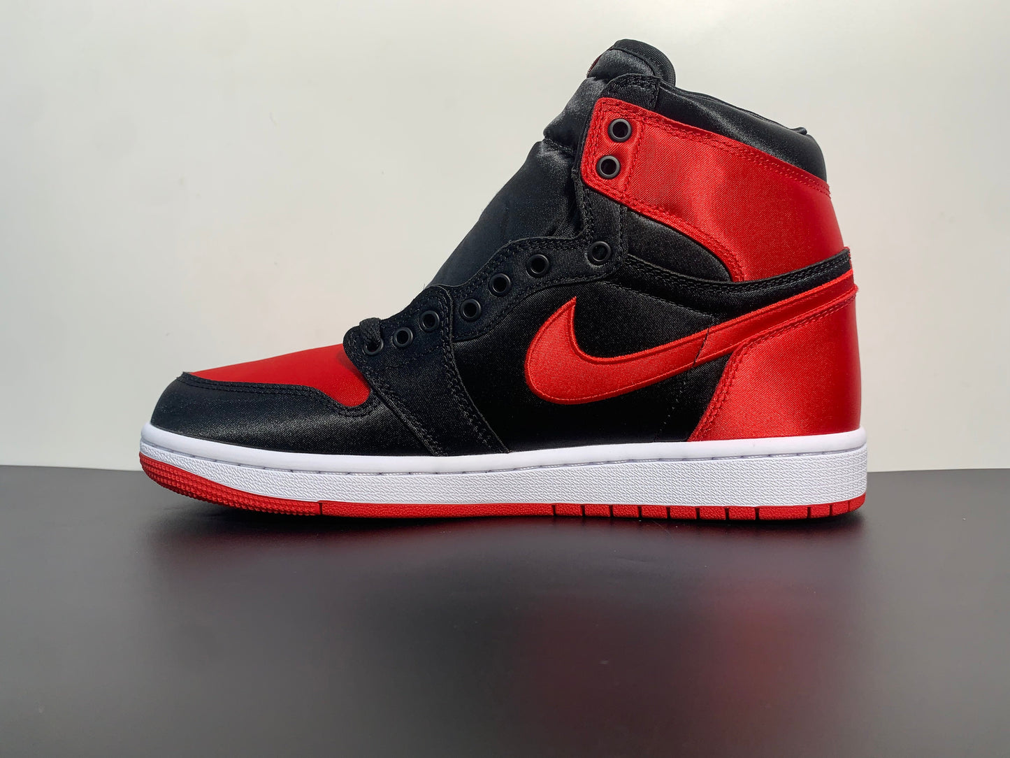 Air Jordan 1 High OG WMNS “Satin Bred” FD4810-061