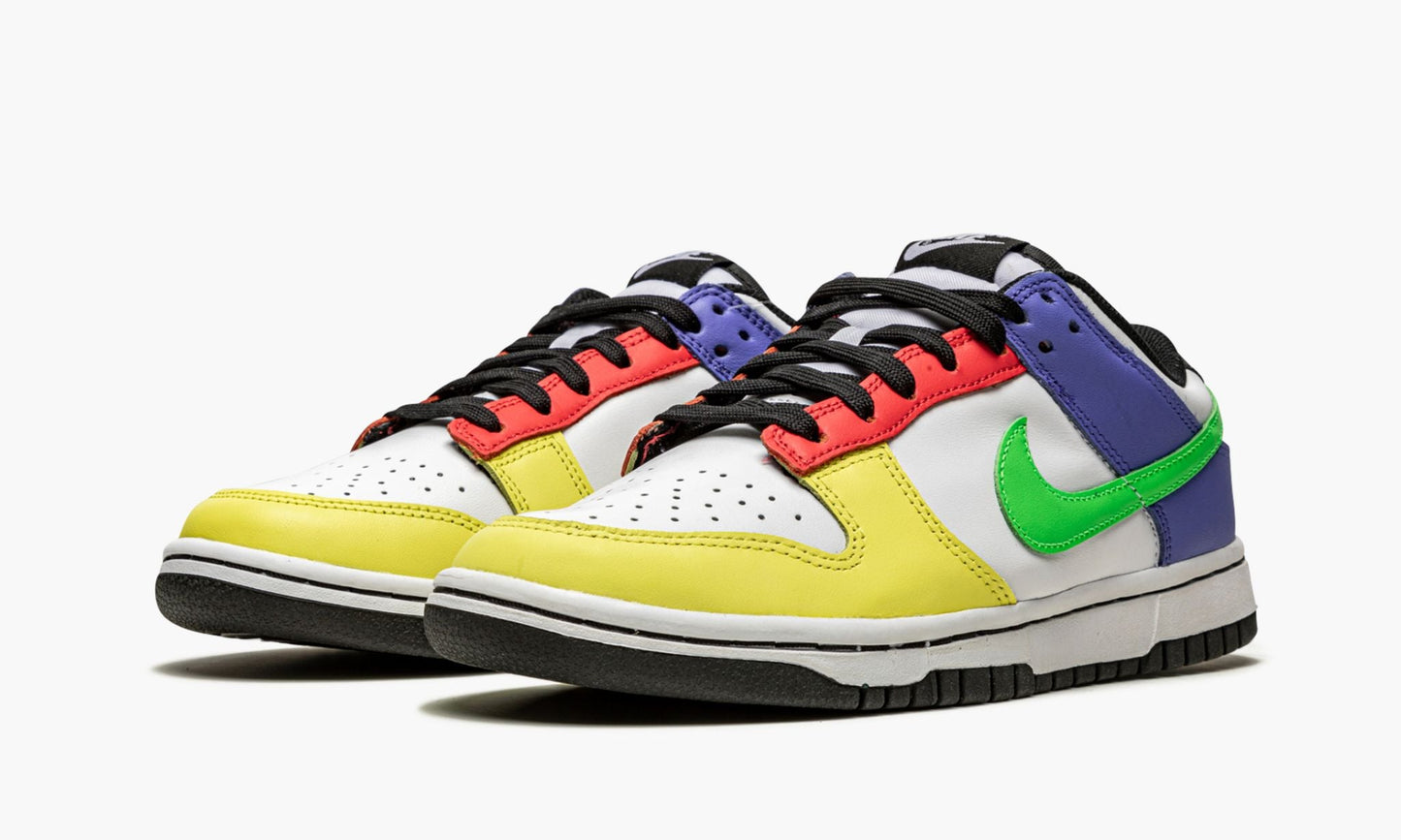 Dunk Low WMNS "Green Strike"